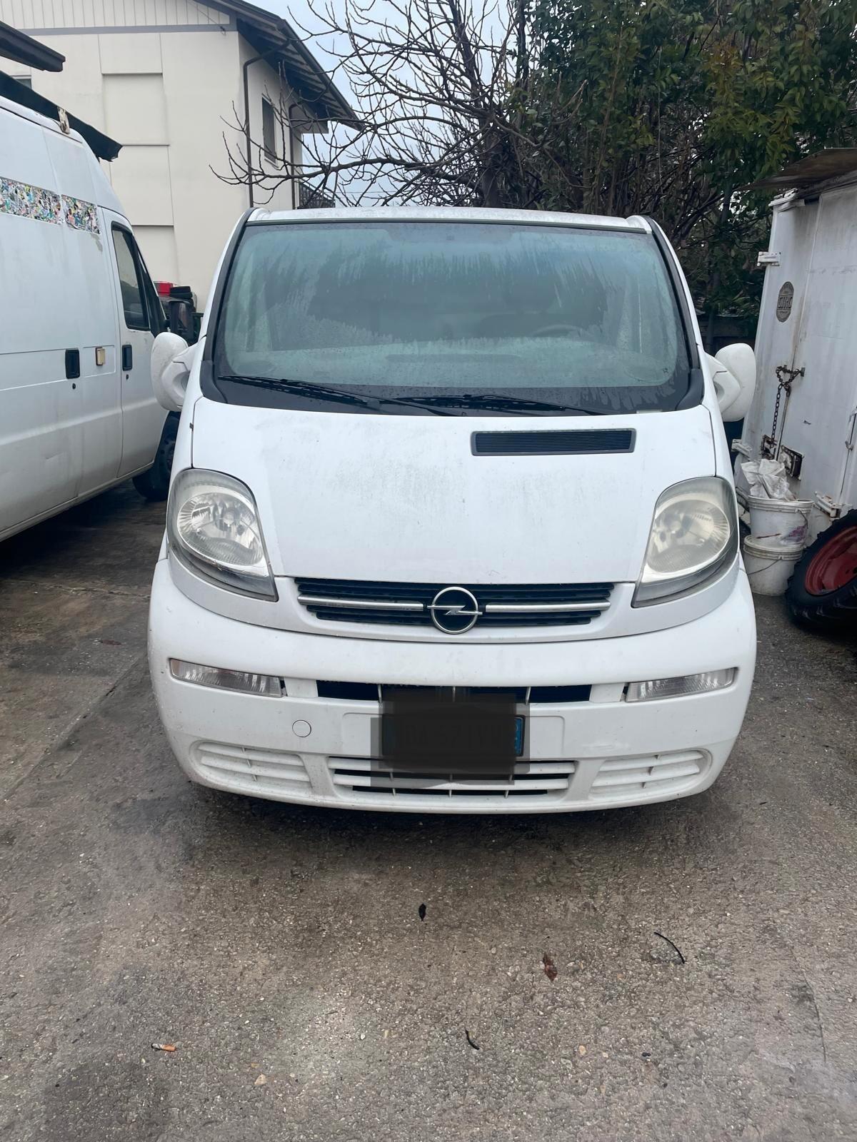 Opel Vivaro 1.9 CDTI Furgone con problemi al motore