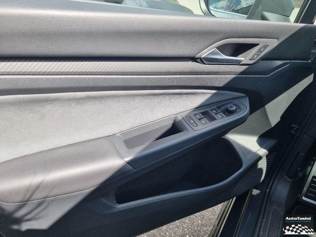 VOLKSWAGEN - Golf - 1.5 TSI EVO ACT R-Line