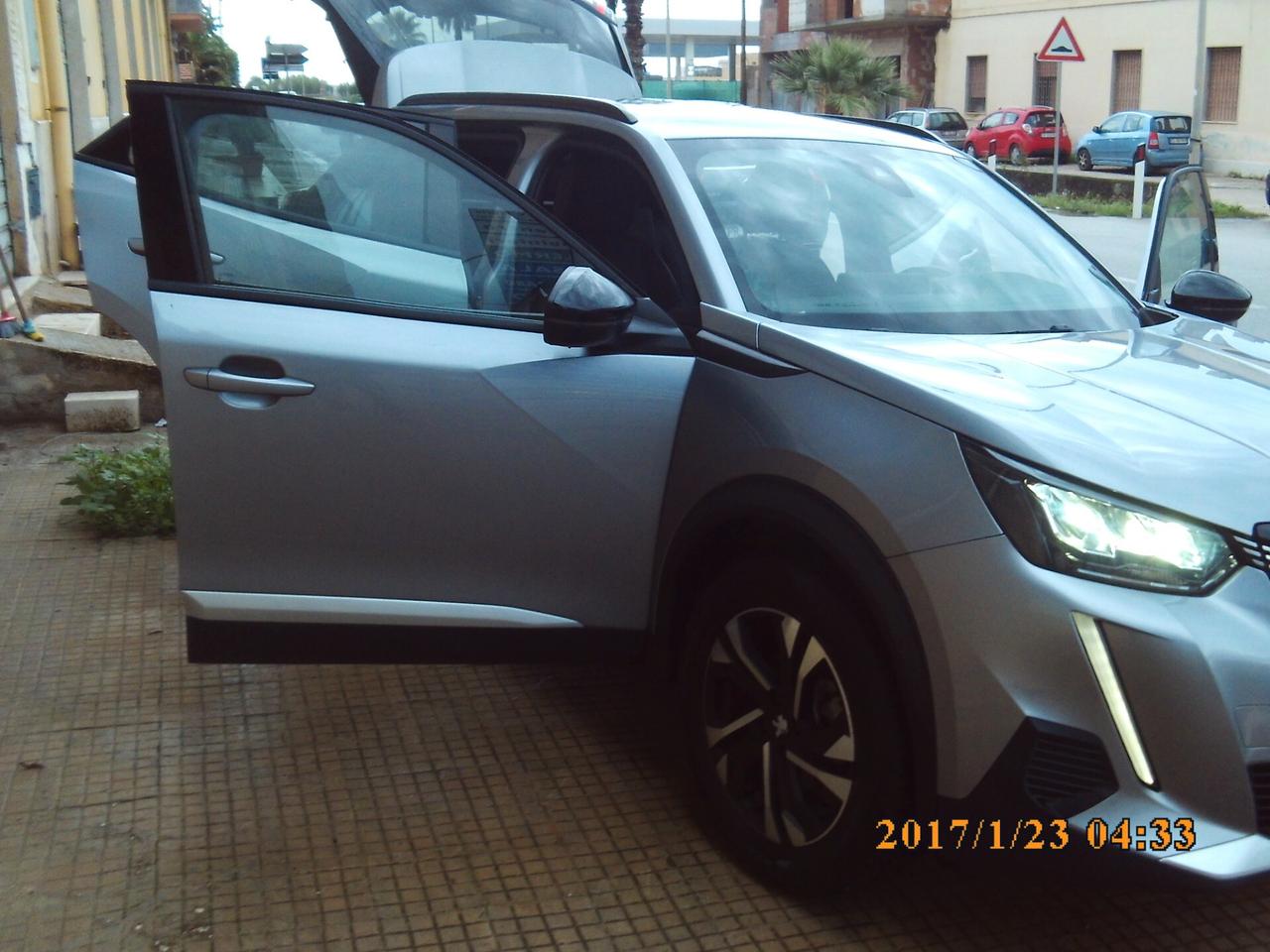 Peugeot 2008 PureTech 130 S&S EAT8 Allure