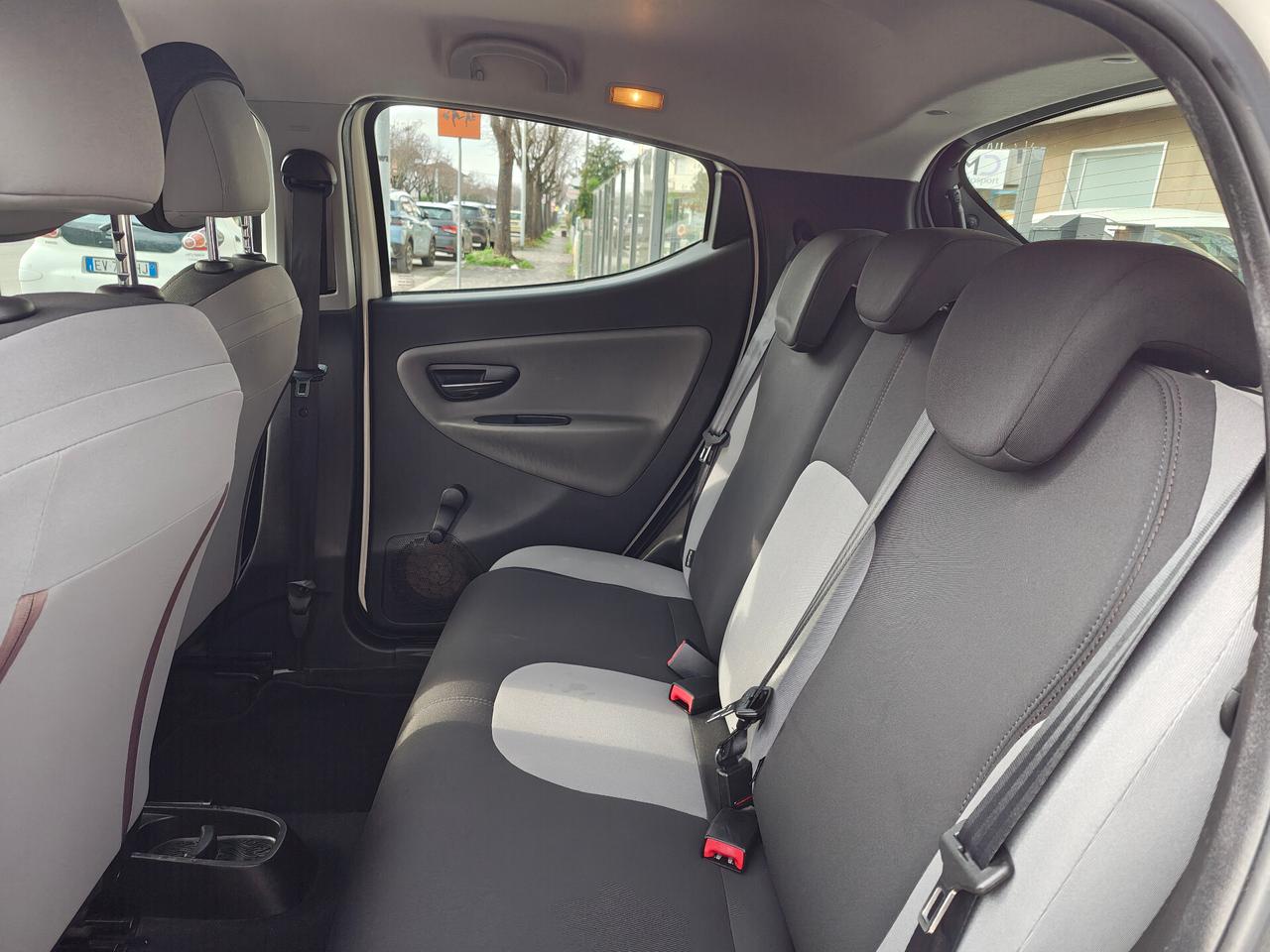 Lancia Ypsilon 1.2 69 CV 5 porte GPL Ecochic Silver