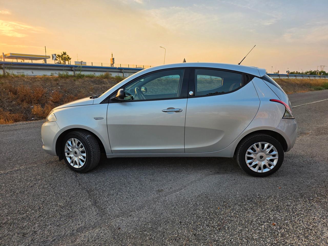 Lancia Ypsilon 1.2 69 CV 5 porte GPL Ecochic Silver