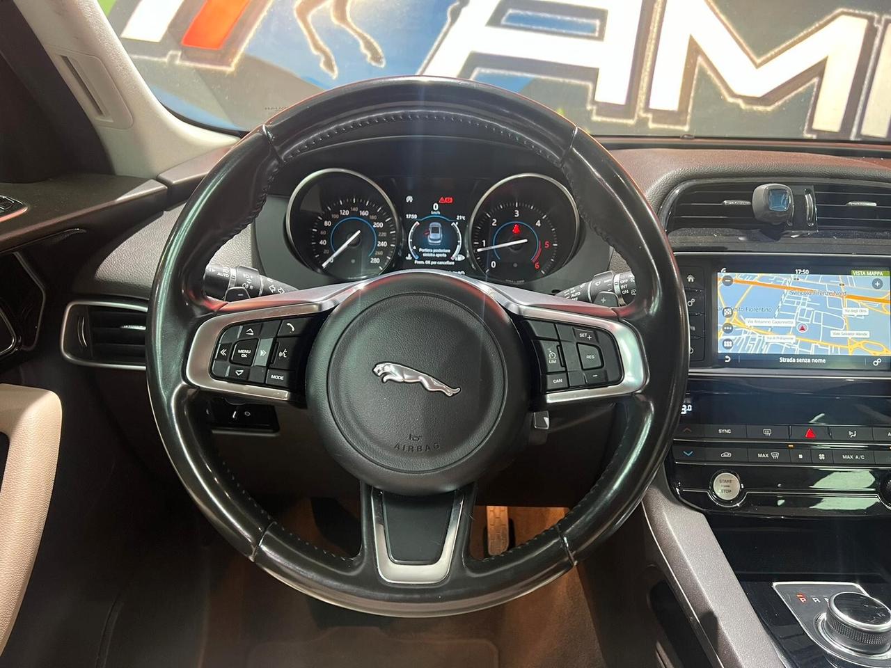Jaguar F-Pace 2.0d Pure awd 180cv auto (379)