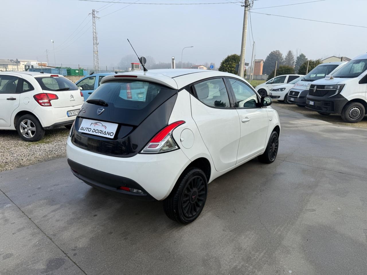 Lancia Ypsilon 0.9 TwinAir 85 CV 5 porte Metano Ecochic Gold