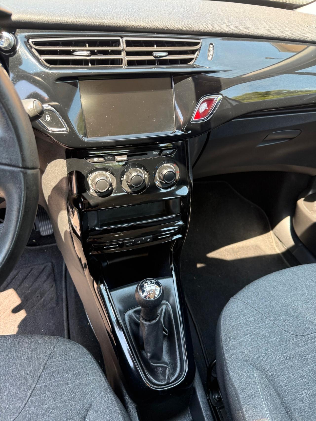 Citroen C3 1.2 - NAV. - NEOPATENTATI - 12 MESI DI GARANZIA -