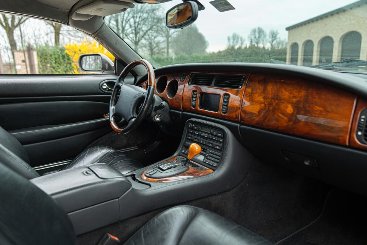 Jaguar XK8 - JAG00081