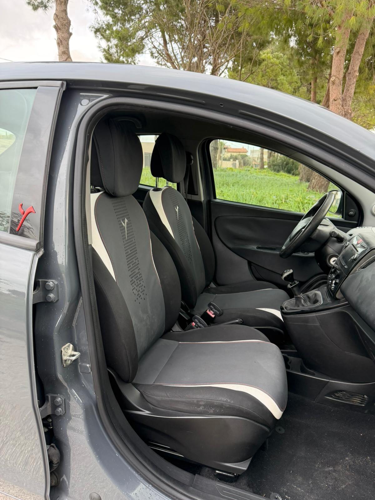 Lancia Ypsilon 0.9 TwinAir 85 CV 5 porte S&S Gold