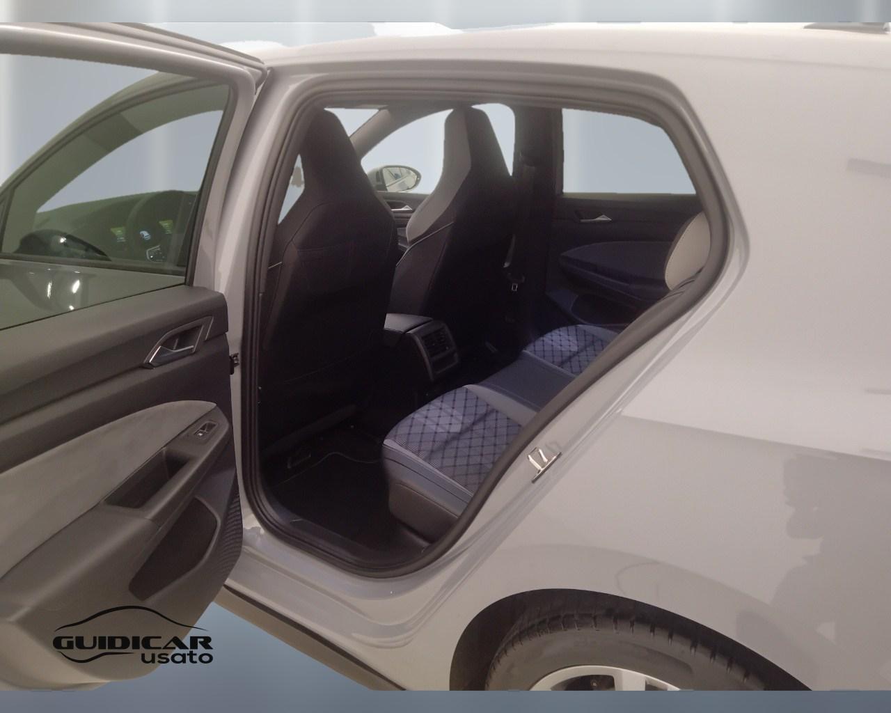 VOLKSWAGEN Golf VIII 2020 - Golf 1.5 etsi evo R-Line 130cv dsg