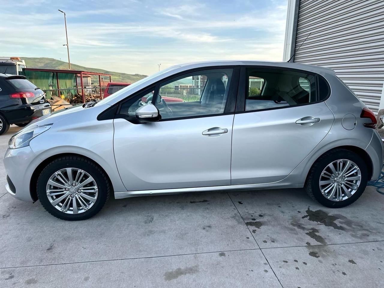 Peugeot 208 BlueHDi 75 5 porte Allure