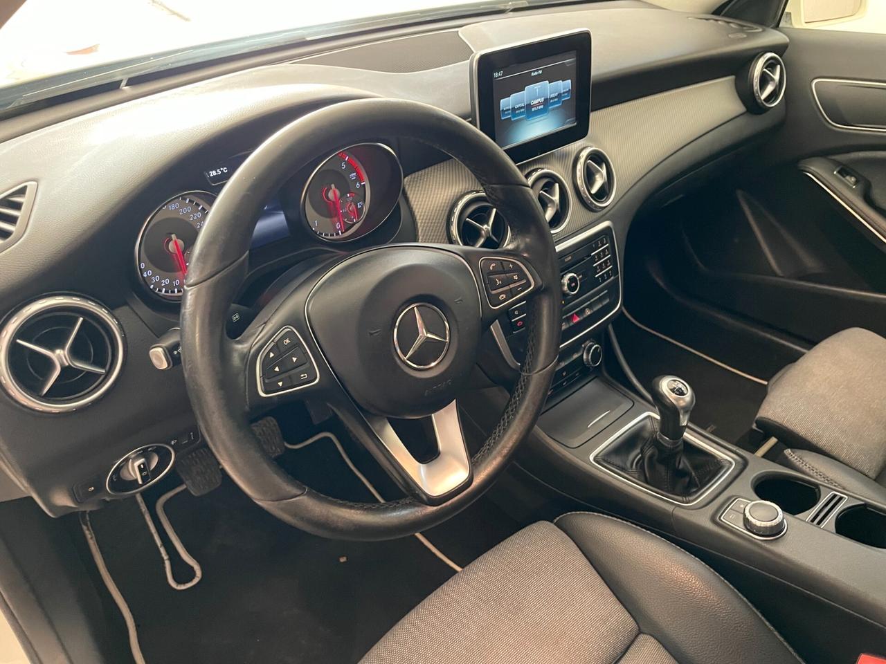 Mercedes-benz GLA 180d 1.5 110 CV d Premium FULL OPTIONAL MANUALE GARANZIA 12 MESI EURO 6