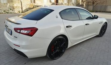 Maserati Ghibli V6 430 CV Q4 Gransport