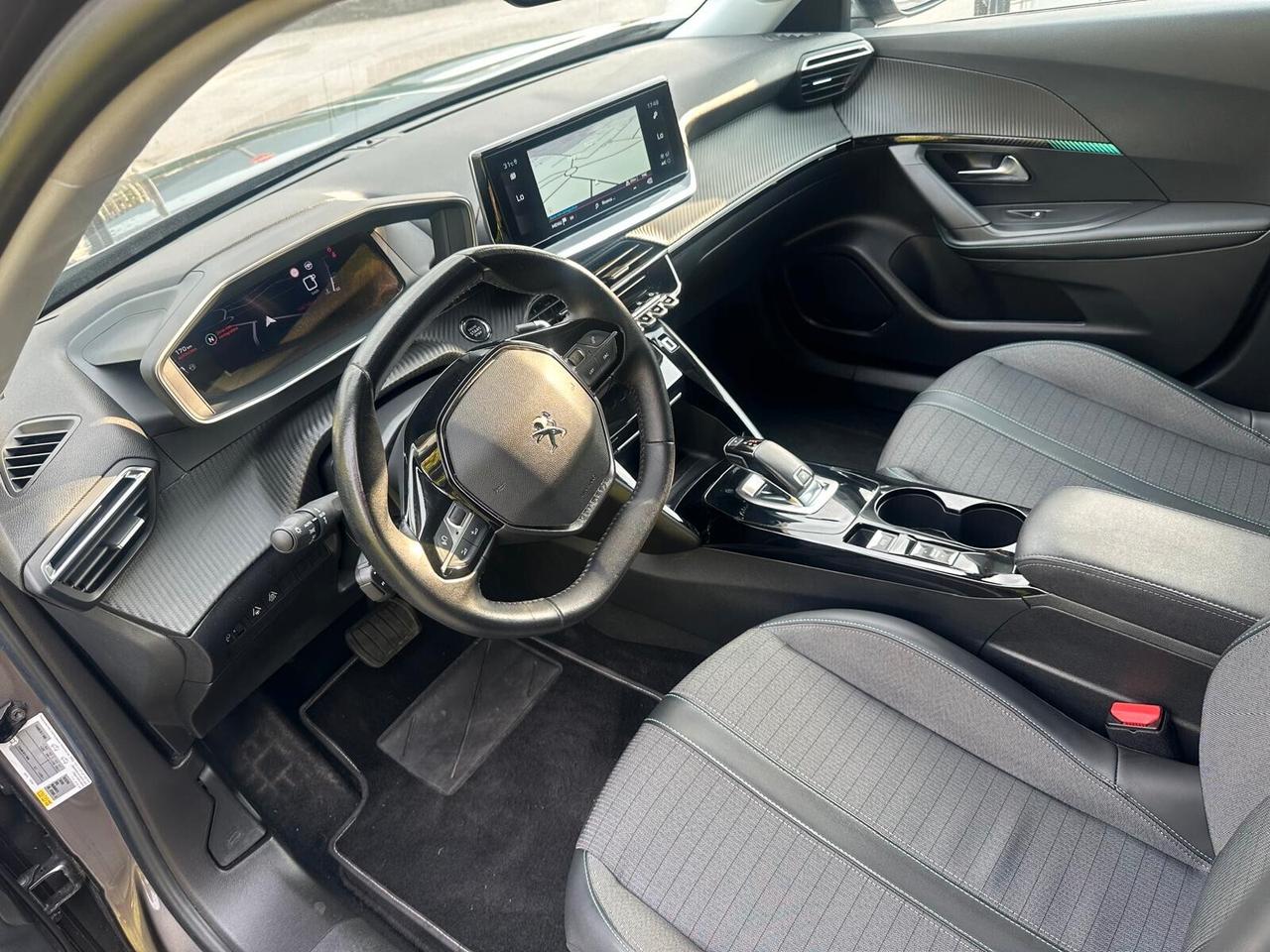Peugeot 2008 BlueHDi 1.5HDI 130 S&S EAT8 Allure 2021 COCKPIT