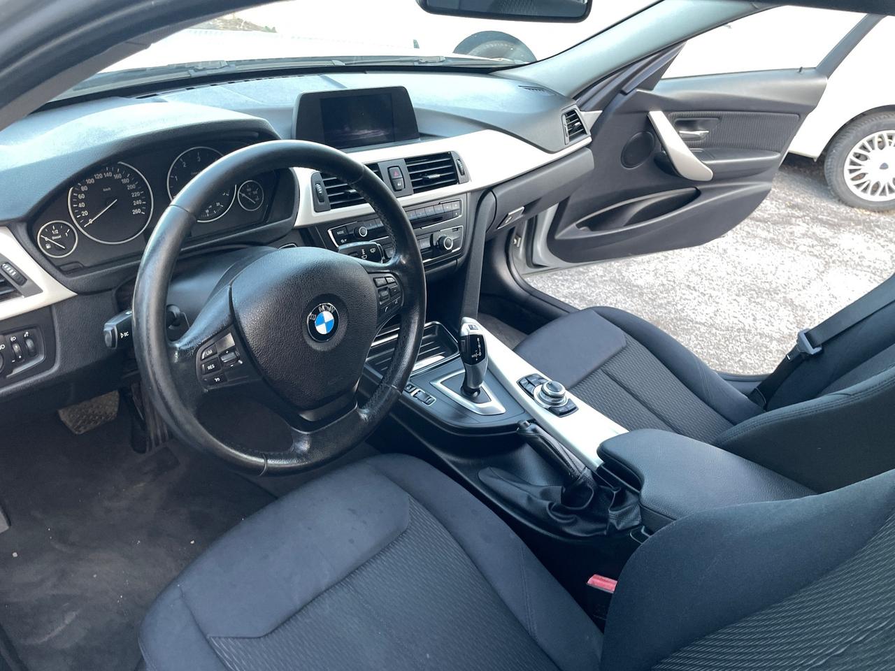 Bmw 320 320d Touring cambio automatico - navigatore