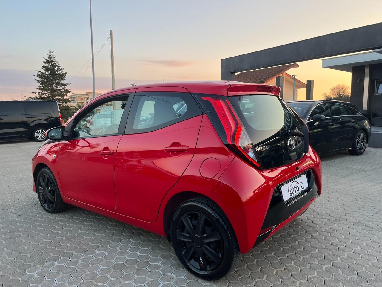 TOYOTA Aygo 1.0 VVT-i 72 CV 5p. x-business