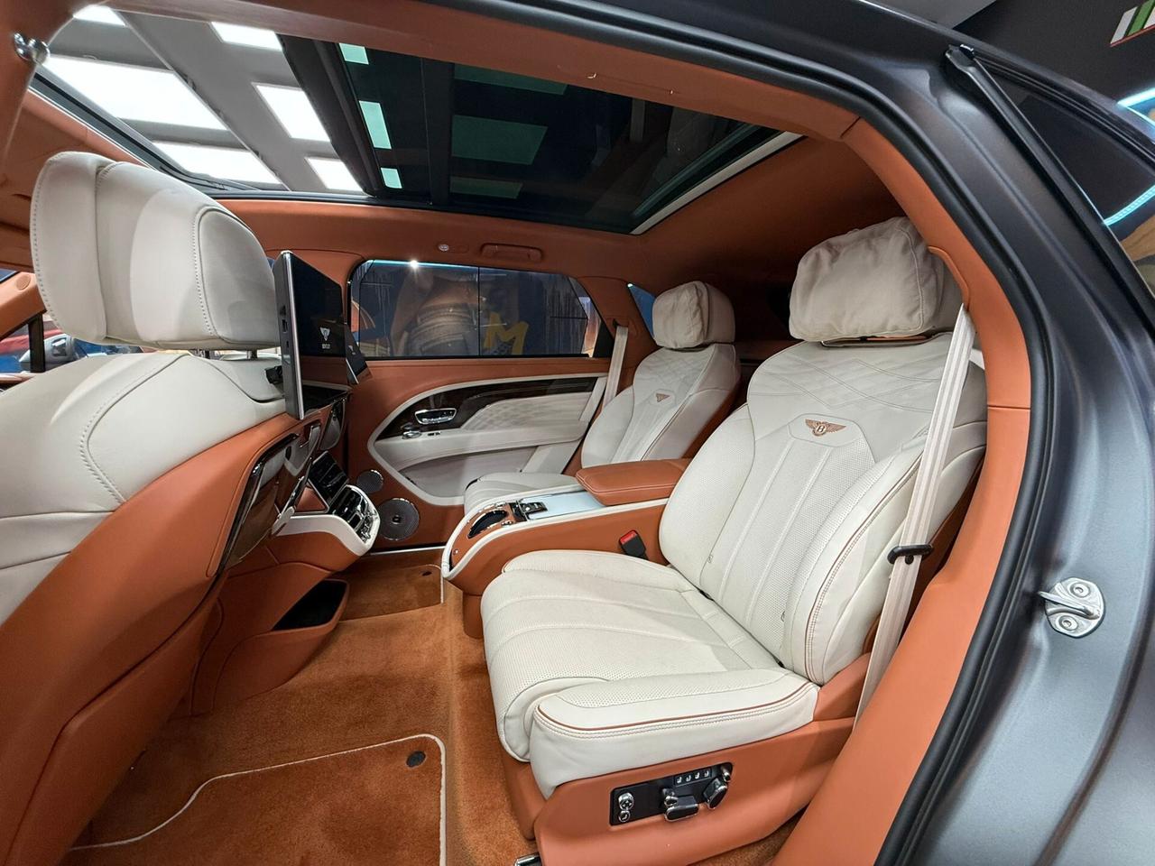 Bentley Bentayga V8 Azure (042)