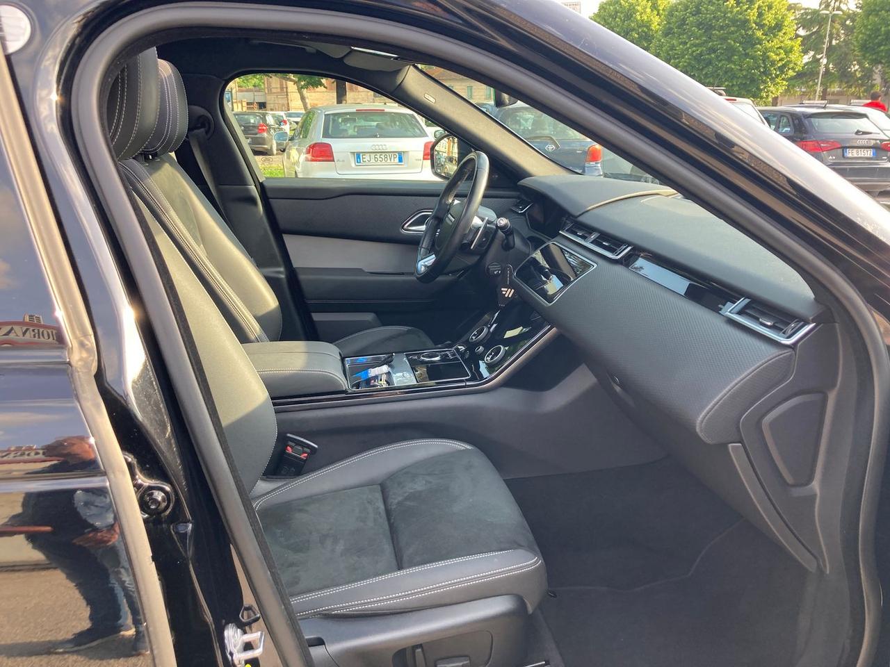 Land Rover Range Rover Velar D 240 R-Dynamic SE
