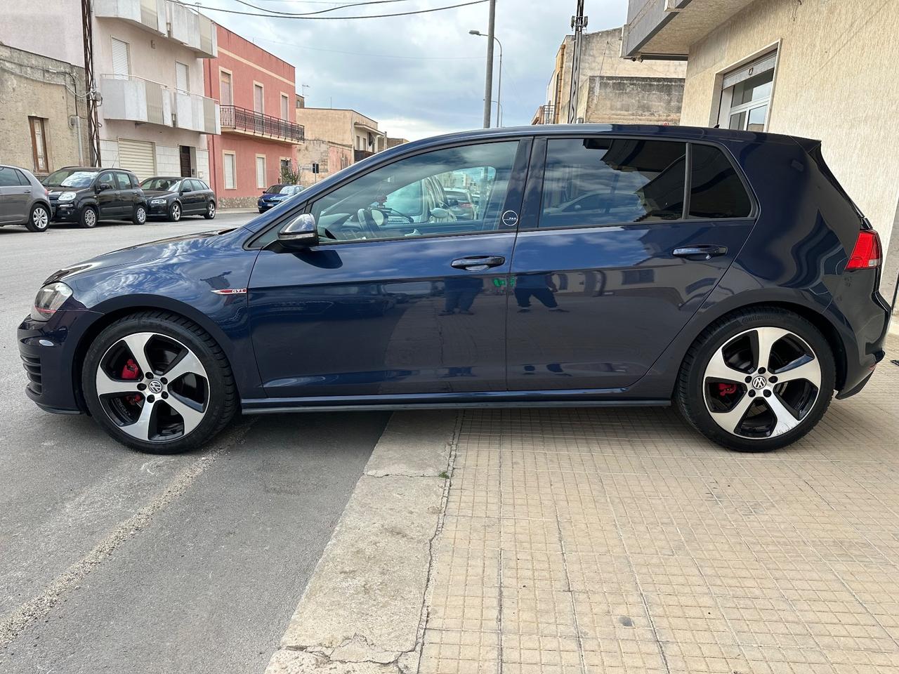 Volkswagen Golf VII GTI 2.0 211CV PANAMERICANA