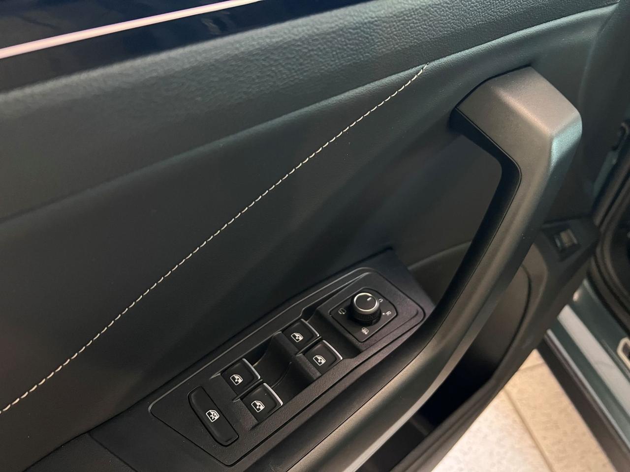 VOLKSWAGEN T-Roc 2022 1.5 tsi R-Line dsg - PARI AL NUOVO!