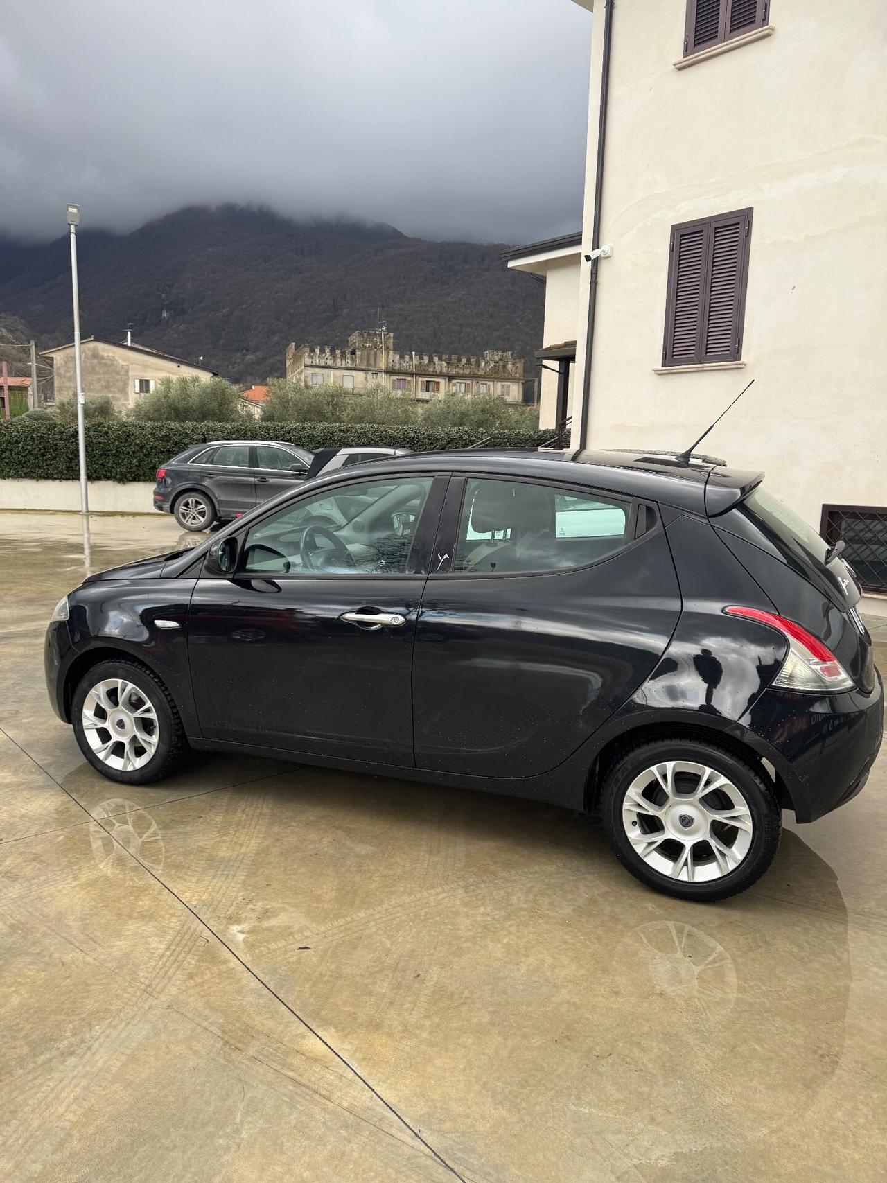 Lancia Ypsilon 1.2 69 CV 5 porte Platinum
