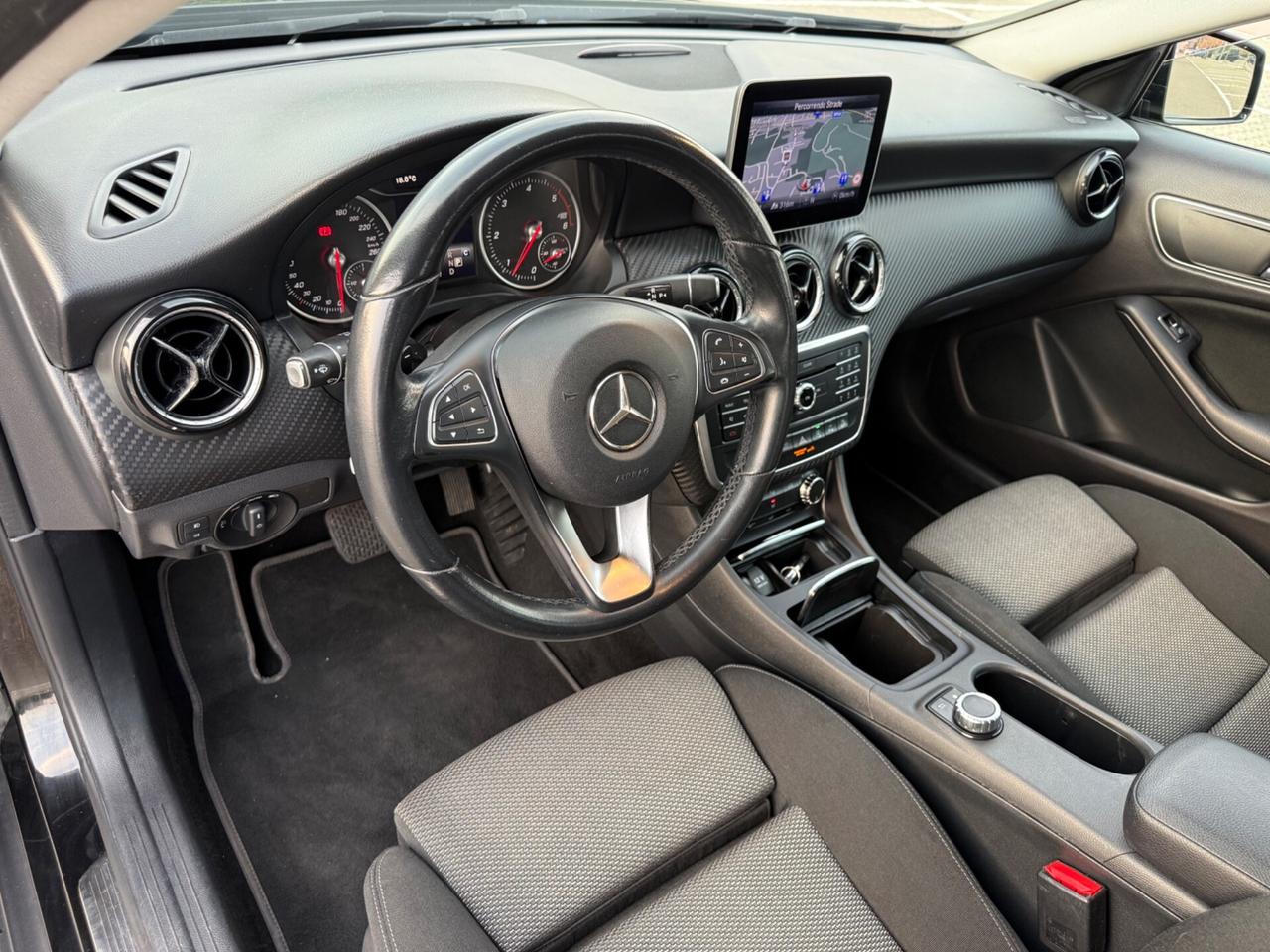 Mercedes-benz GLA 200d Automatic 4Matic Premium*Led*Full