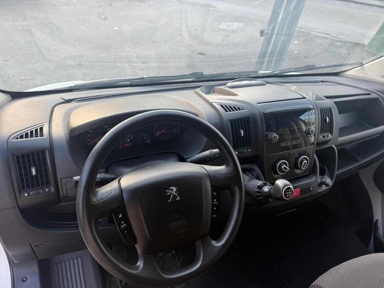 Peugeot Boxer 330 BlueHDi 120 S&S PC-TN Combi Comfort