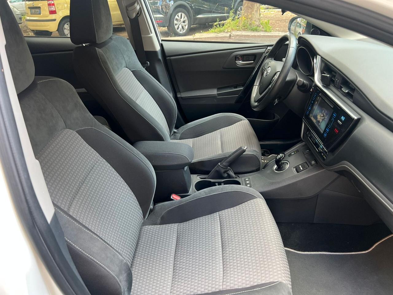 Toyota Auris TS 1.8 Hybrid Style