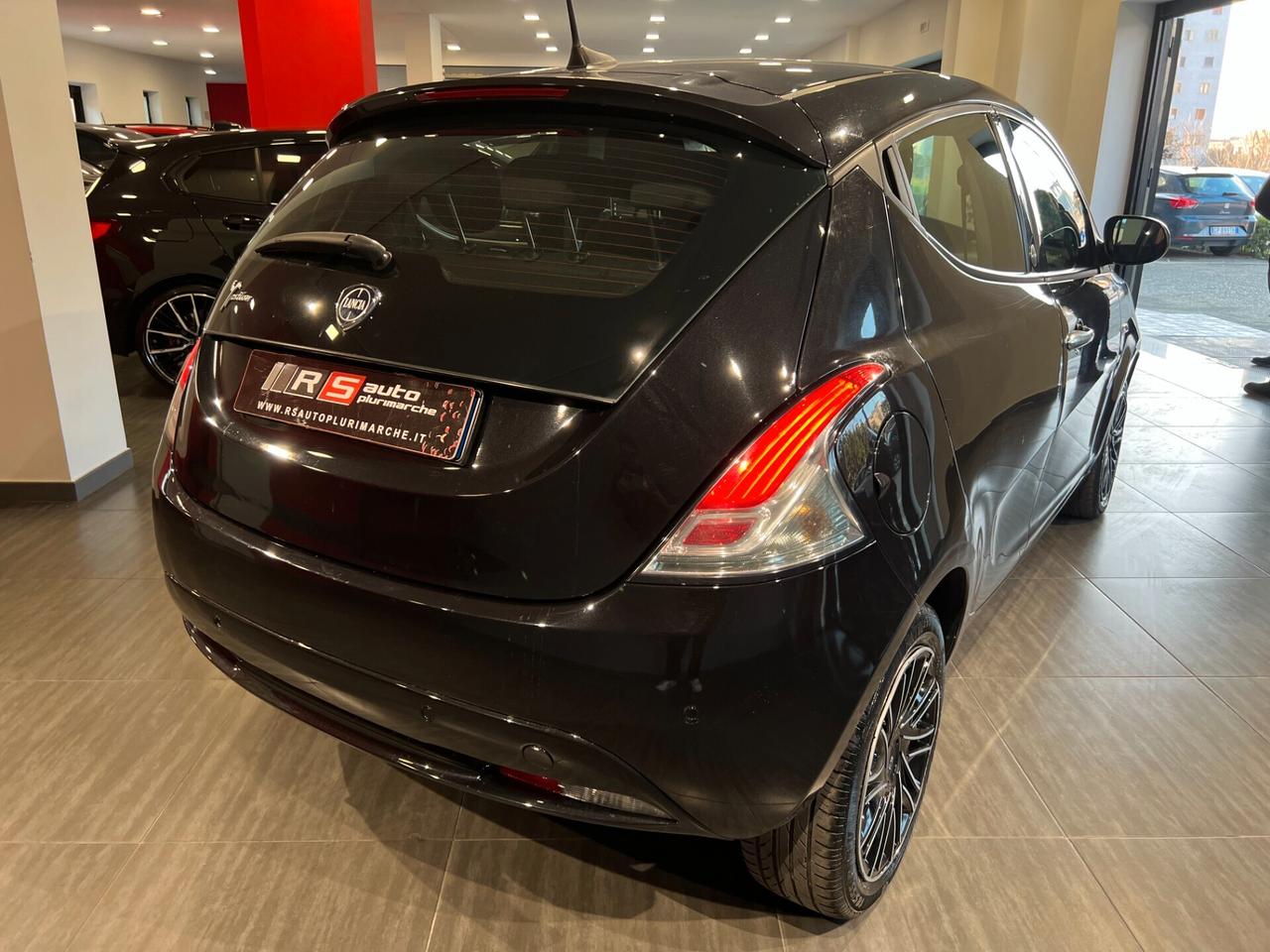 Lancia Ypsilon 1.2 69 CV 5p. GPL Ecochic Gold