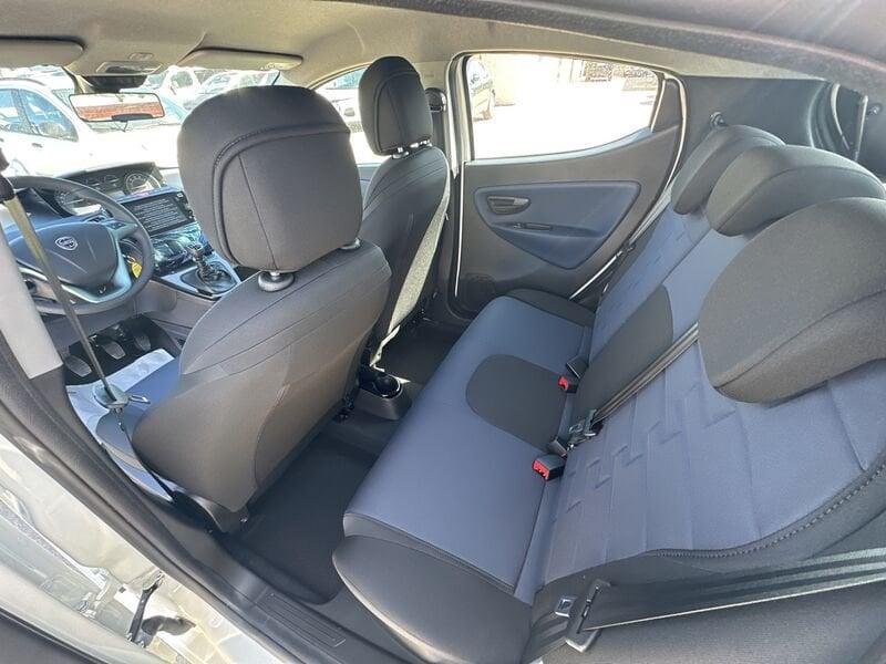 Lancia Ypsilon 1.0 FireFly 5 porte S&S Hybrid Platino
