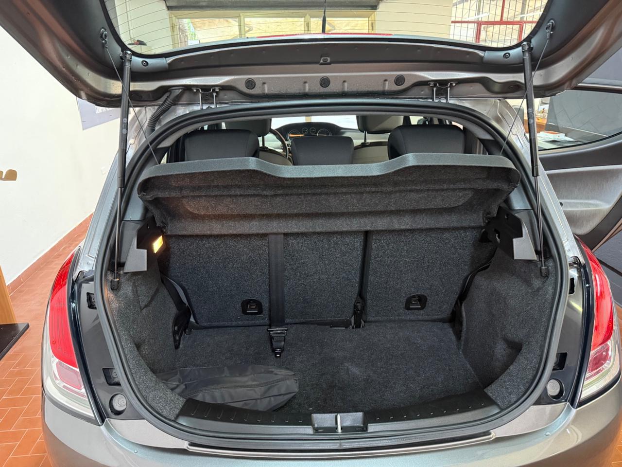 Lancia Ypsilon 1.2 69 CV 5 porte Gold