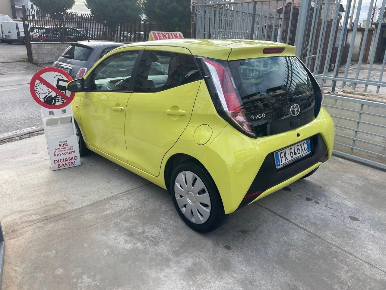 Toyota Aygo 1.0 VVT-i 69 CV 5 porte x-business