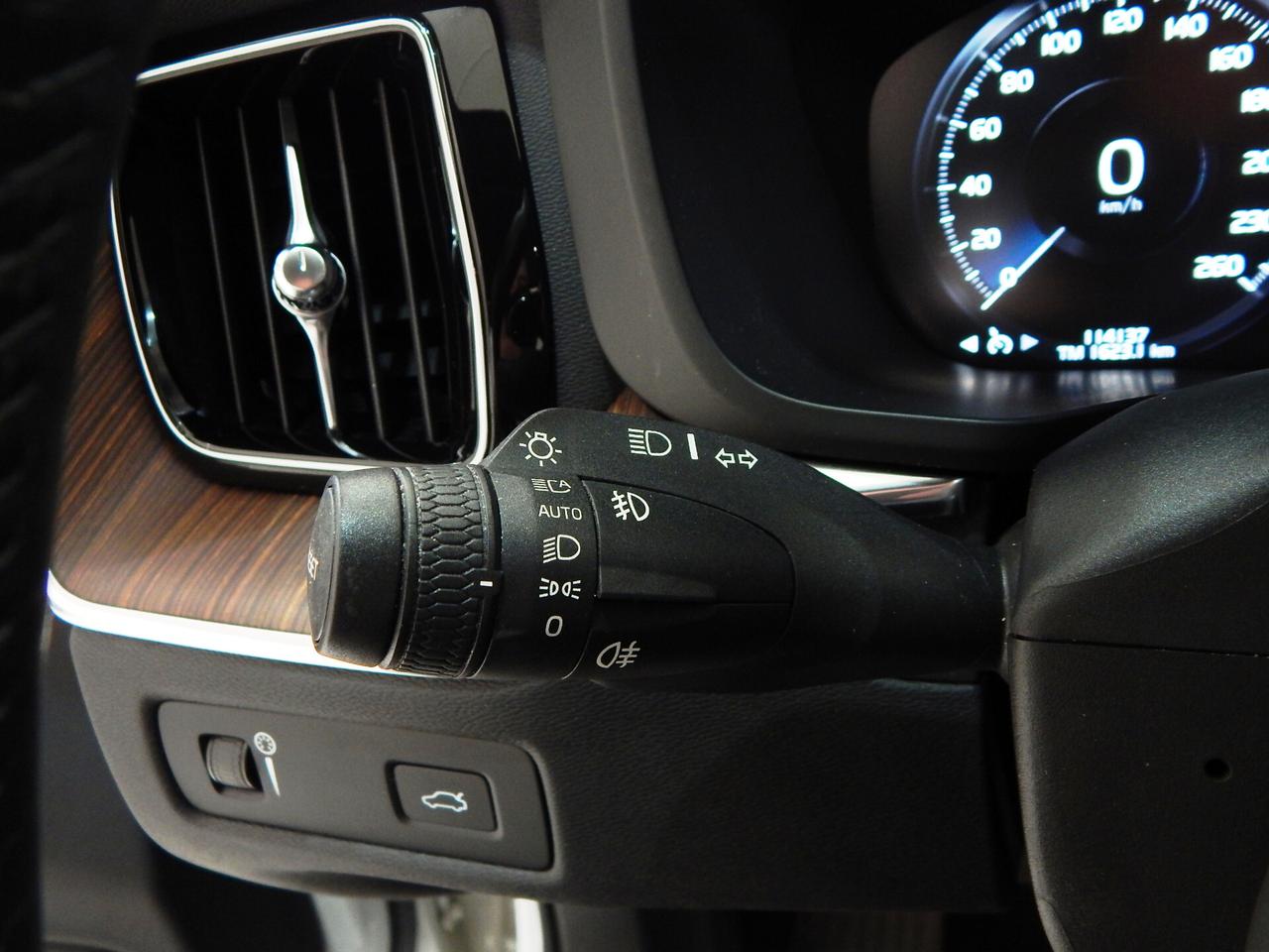 Volvo XC60 2.0 B4 Momentum Pro AWD Aut TETTO-NAVI-PELLE-KAMER