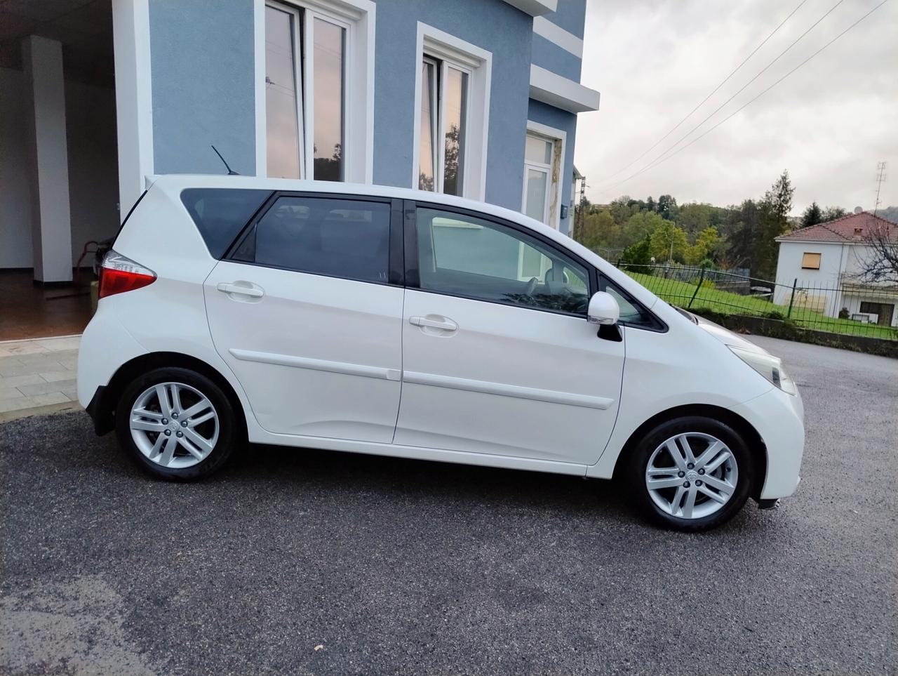 Toyota Verso S 1.3 euro5 89km navi camera full '12