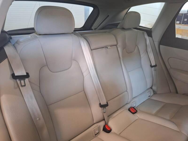 VOLVO XC60 (2017-->) XC60 T6 Recharge Plug-in H...
