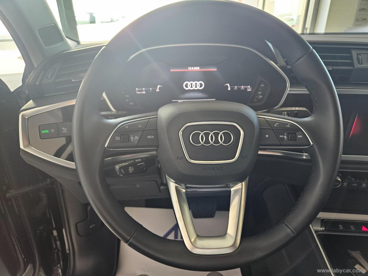 AUDI Q3 35 TDI S tronic Business Advanced