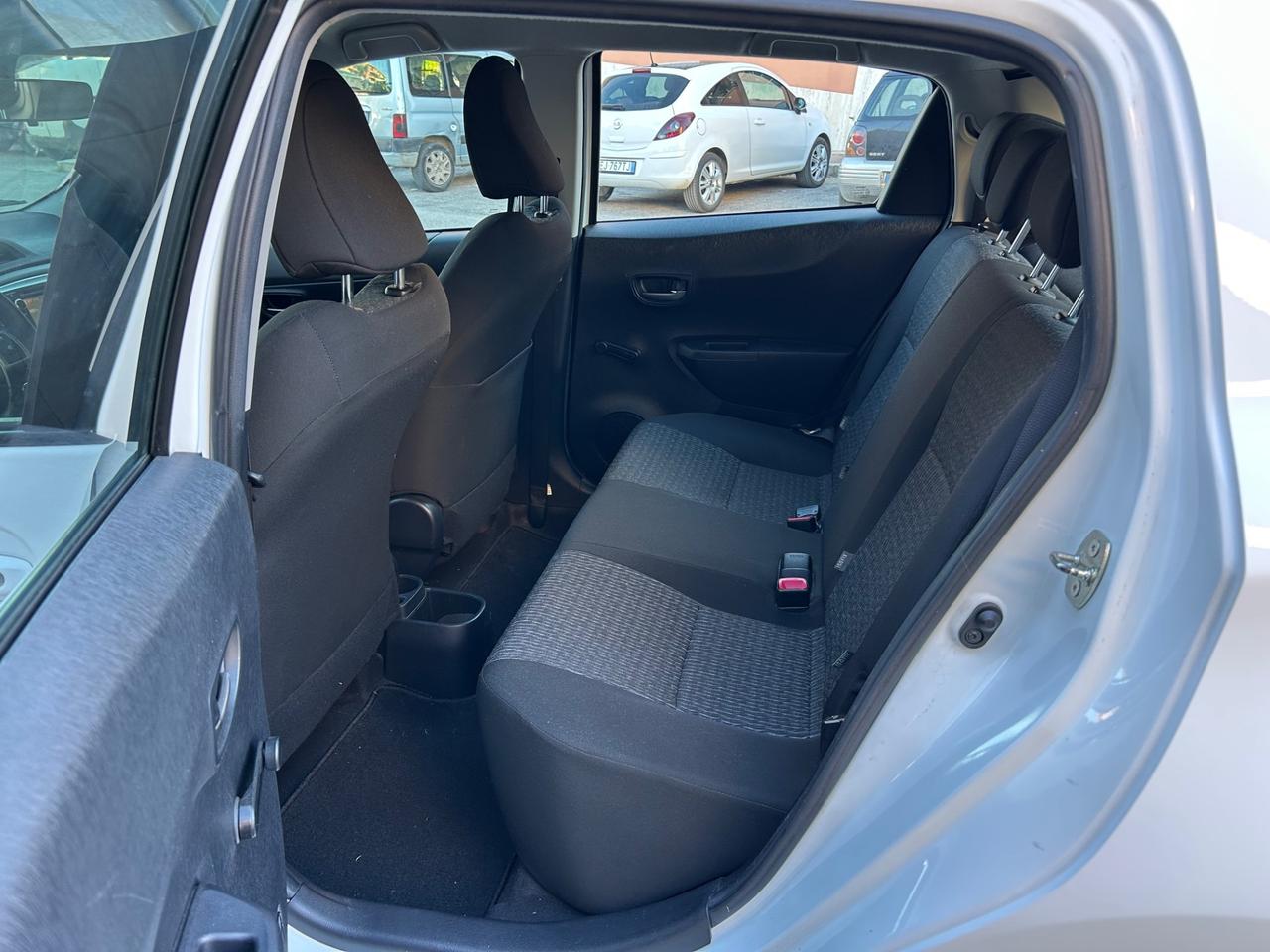 Toyota Yaris 1.0 b. solo 97000 km