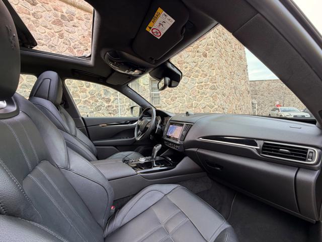 MASERATI Levante MY22 GRANSPORT+TETTO+BLACK PACK+PINZE GIALLE