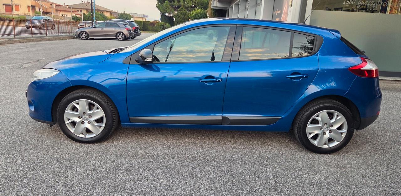 Renault Megane 1.6 Attractive 5 porte