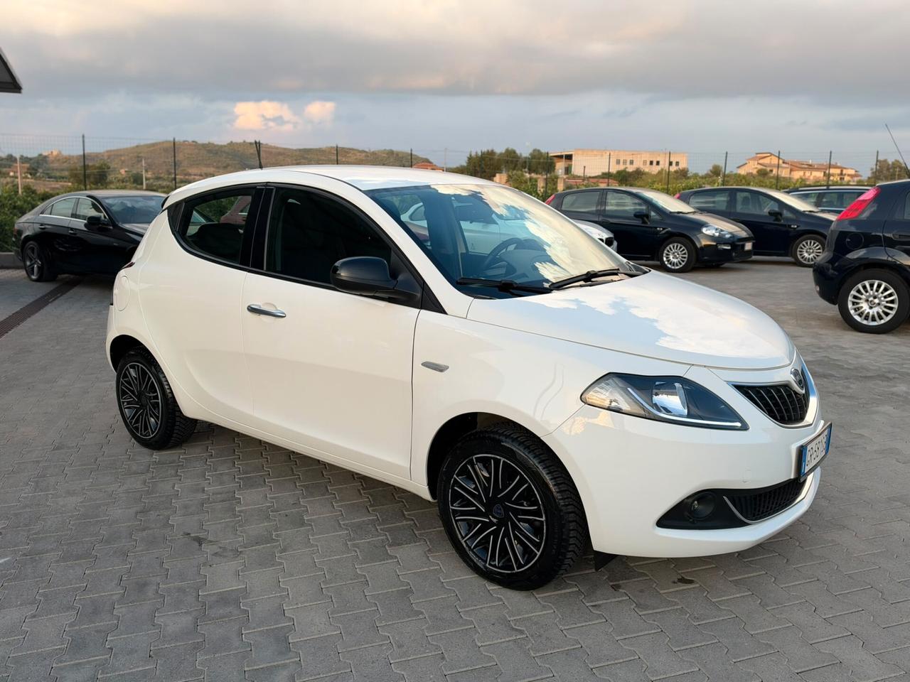 LANCIA YPSILON 1.0 FIREFLY 70CV HYBRID 2023