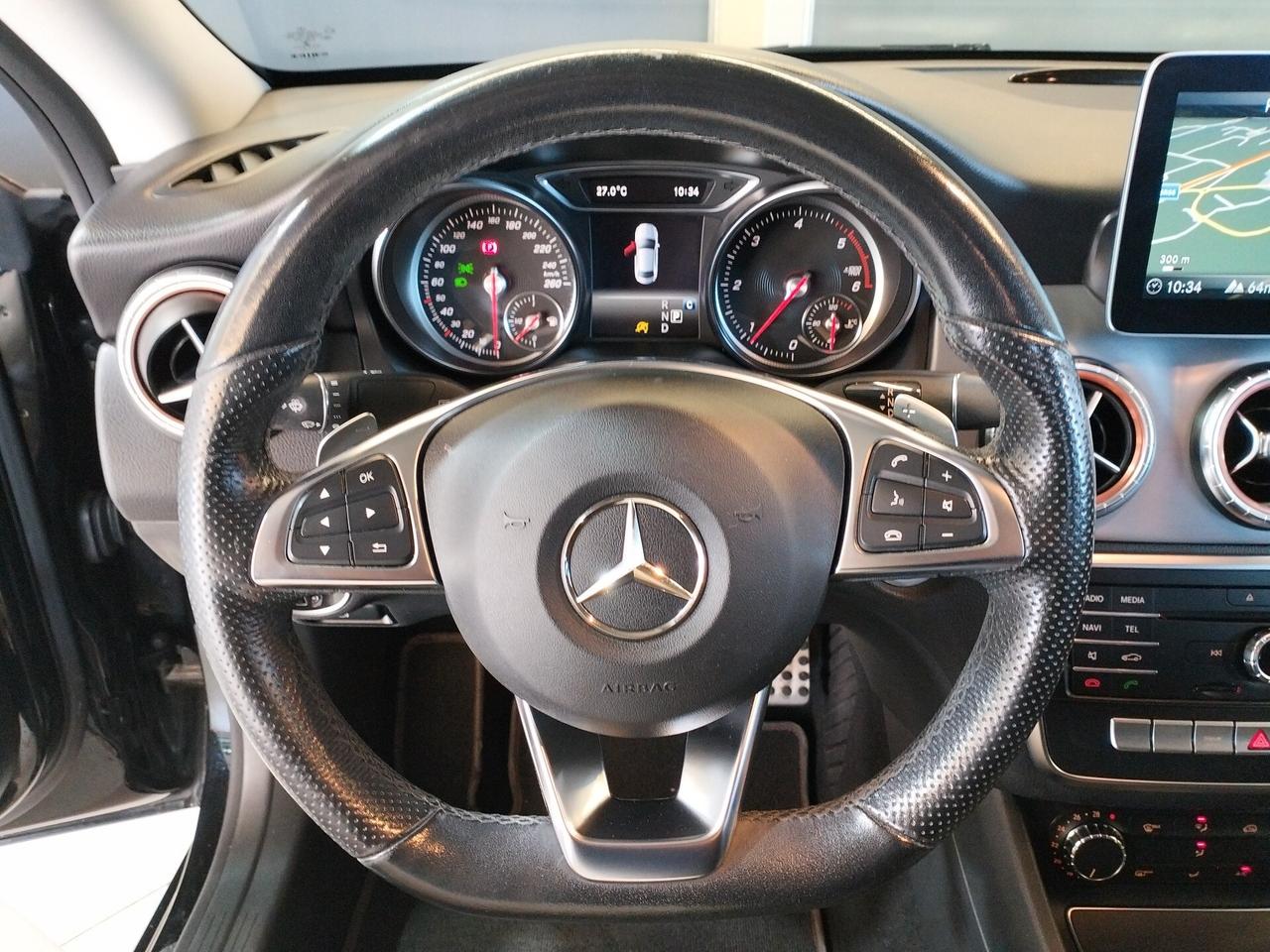 Mercedes-Benz CLA 200 d Premium auto FL