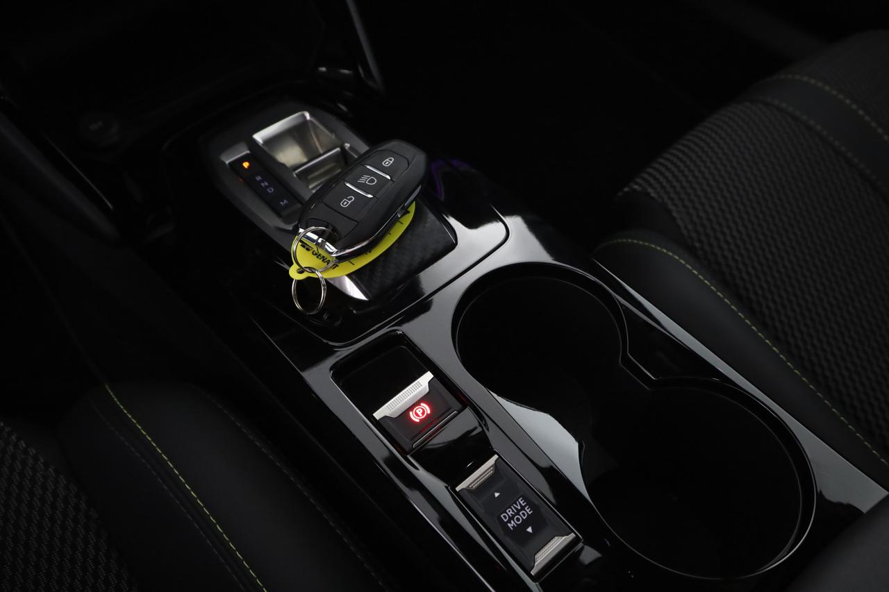 PEUGEOT 2008 2ª serie 2008 Hybrid 136 e-DCS6 GT
