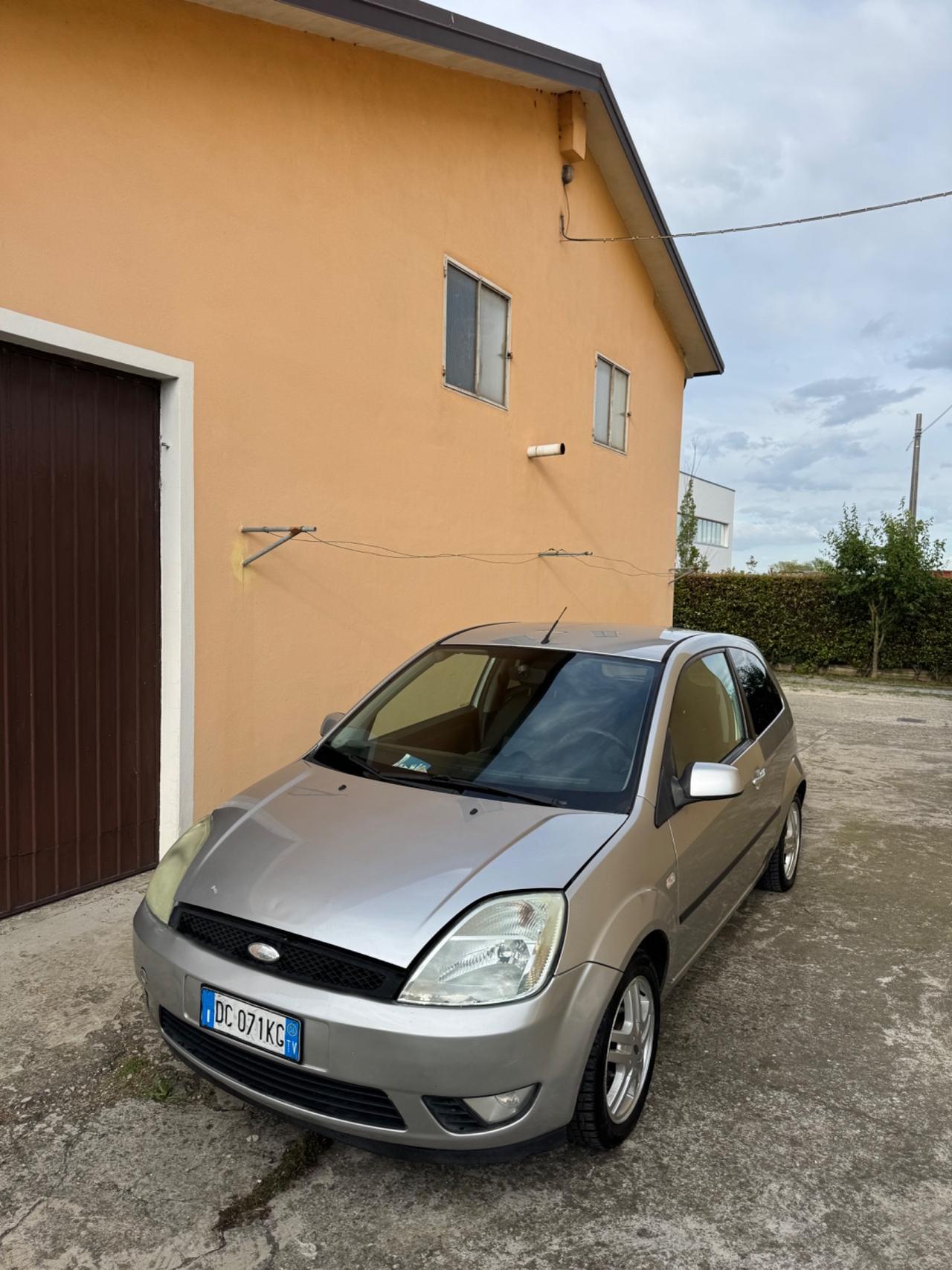 Ford Fiesta 1.4 16V 5p. Ghia