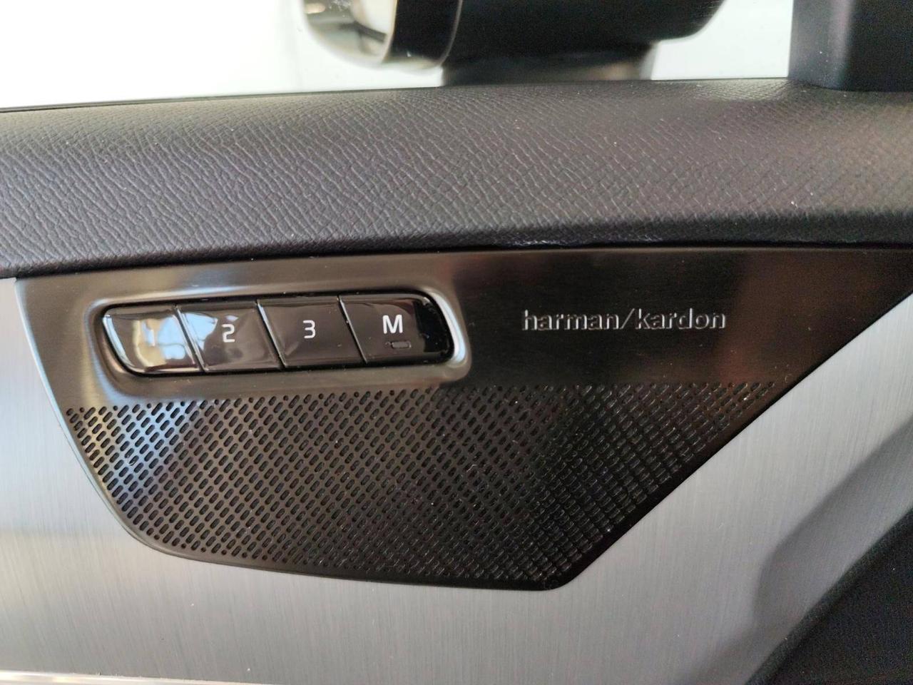 Volvo XC90 2.0 t8 phev R-design awd 303cv 7 Posti