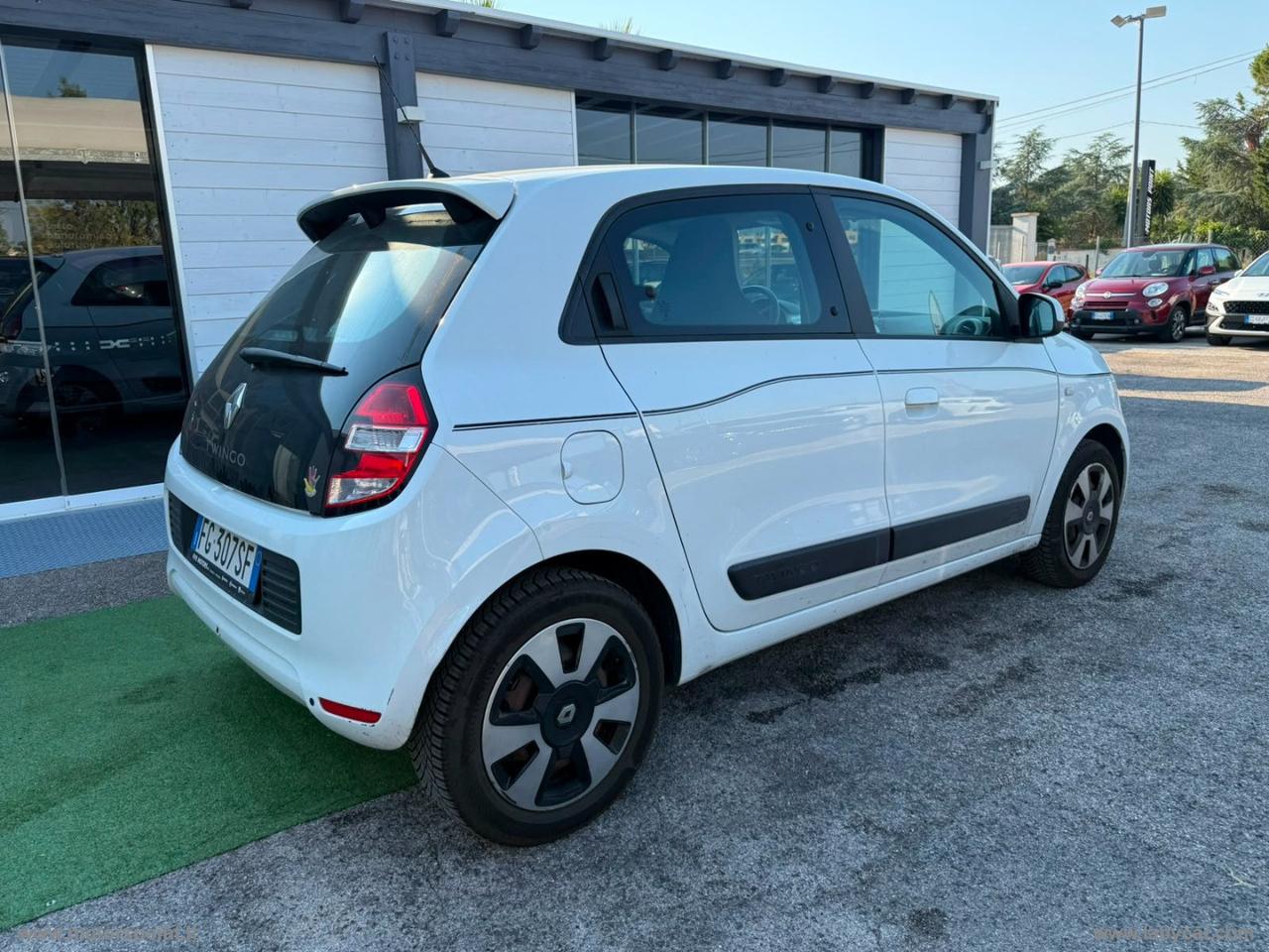 RENAULT Twingo SCe Lovely