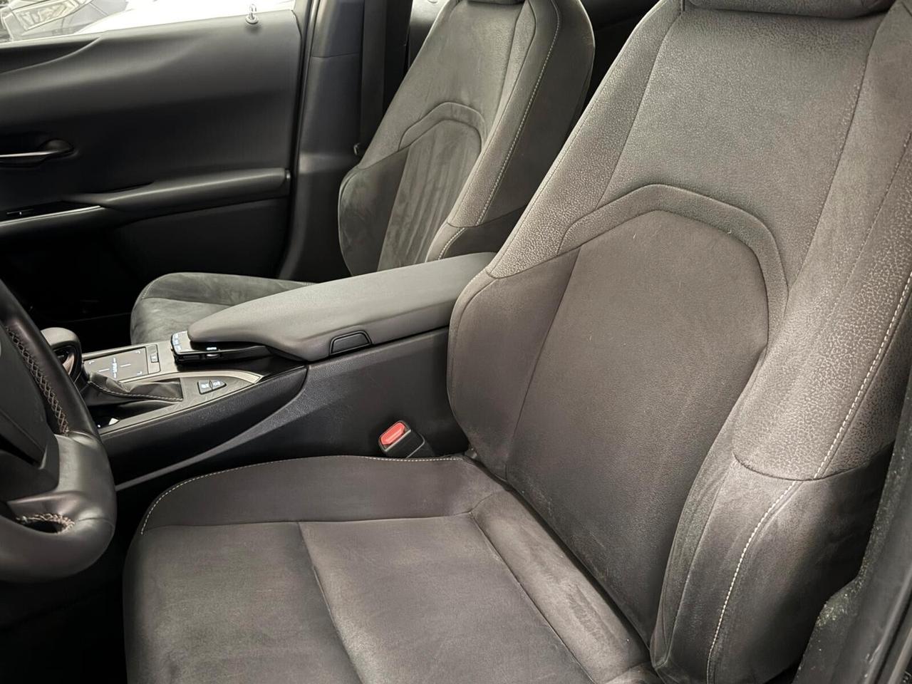 Lexus UX Hybrid Business