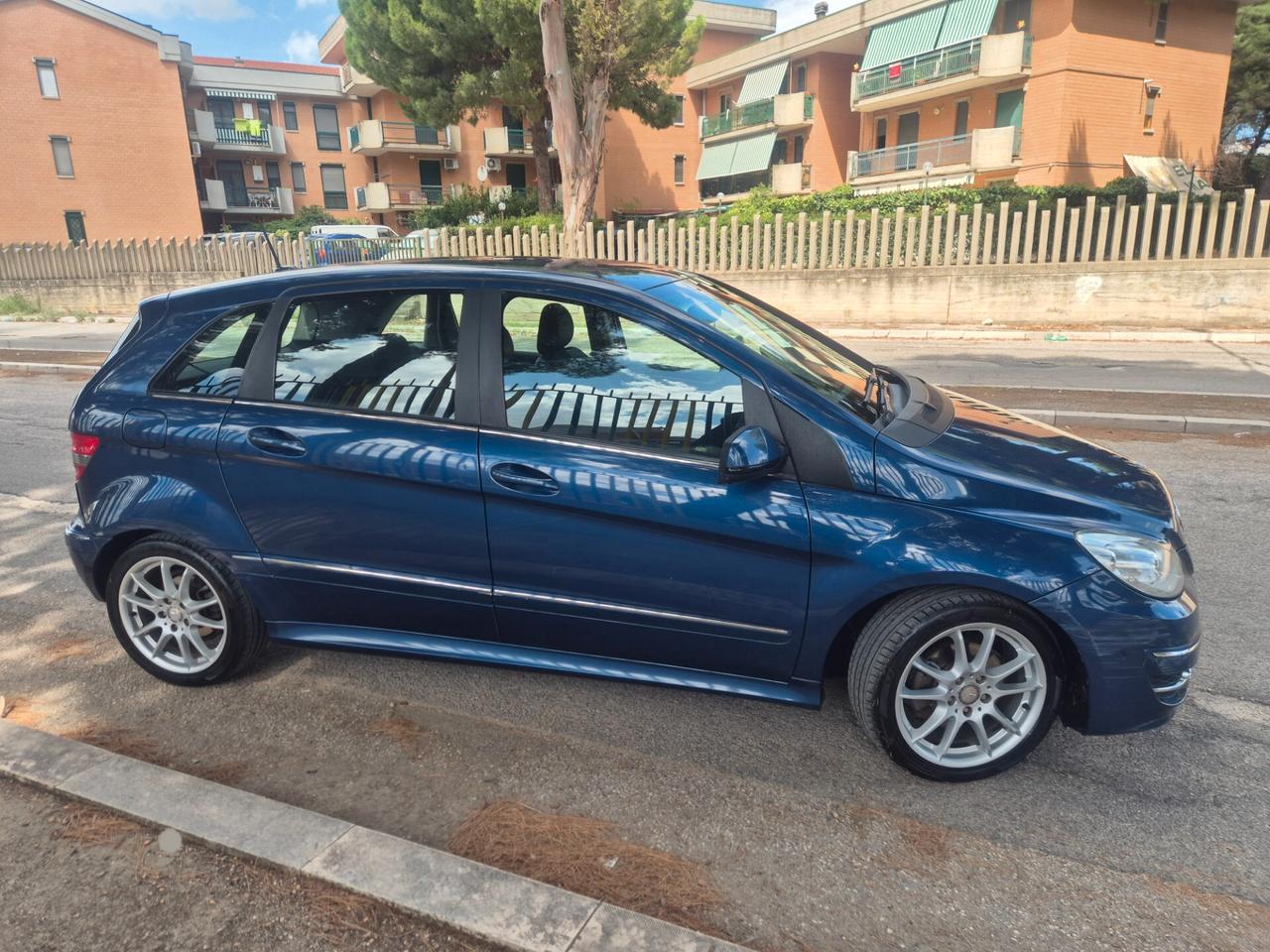 Mercedes classe B 180 SPORT 109CV ANNO 2010