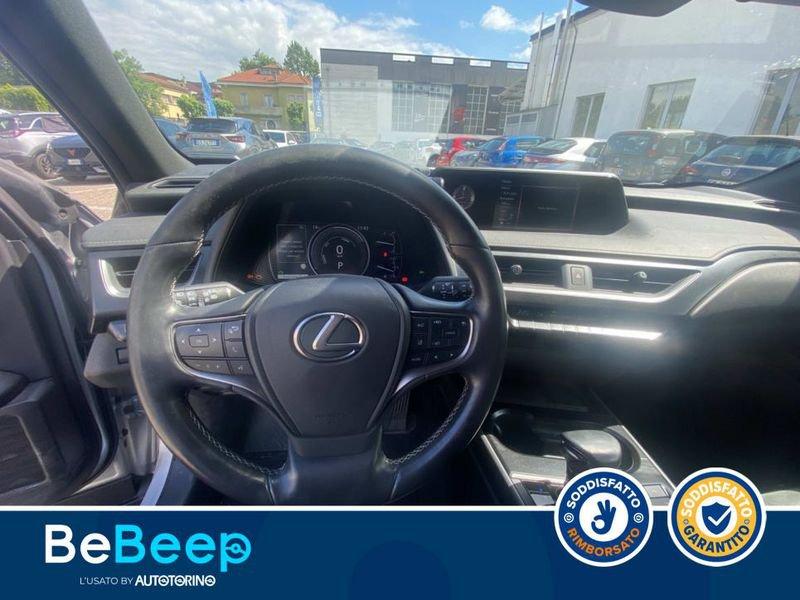 Lexus UX 2.0 PREMIUM 4WD CVT