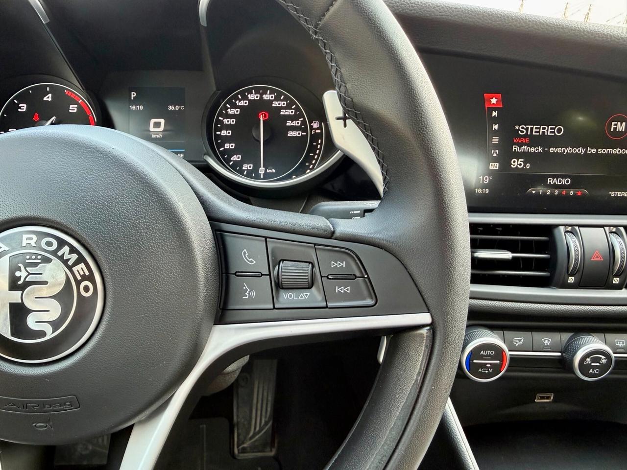 Alfa Romeo Giulia 2.2 t Business Sport Launch Edition 180cv auto