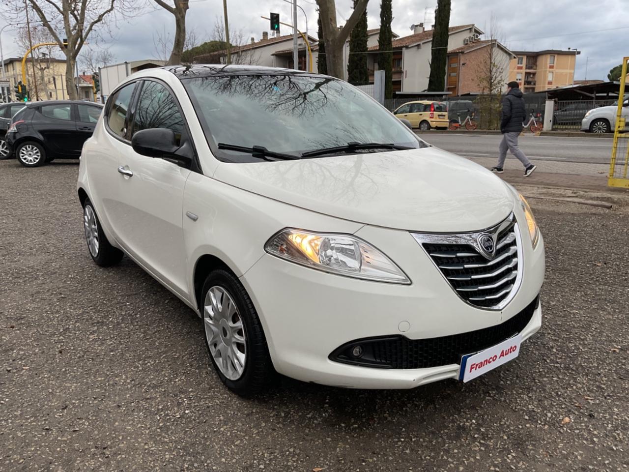 Lancia Ypsilon 1.2 5 porte GPL Ecochic Gold OK. NEOPATENT.