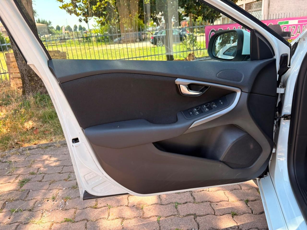 Volvo V40 D2 R-DESIGN MOMENTUM