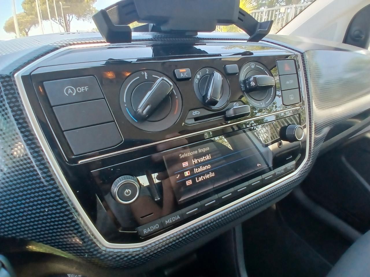 Volkswagen 1.0 5p. EVO beats up! BlueMotion Technology
