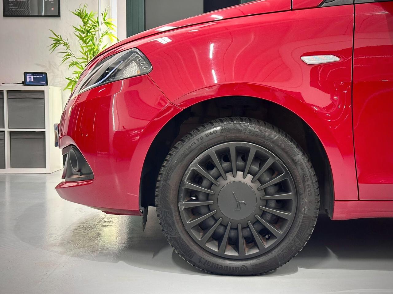 Ypsilon 1.0 FireFly Hybrid Ecochic Aziendale